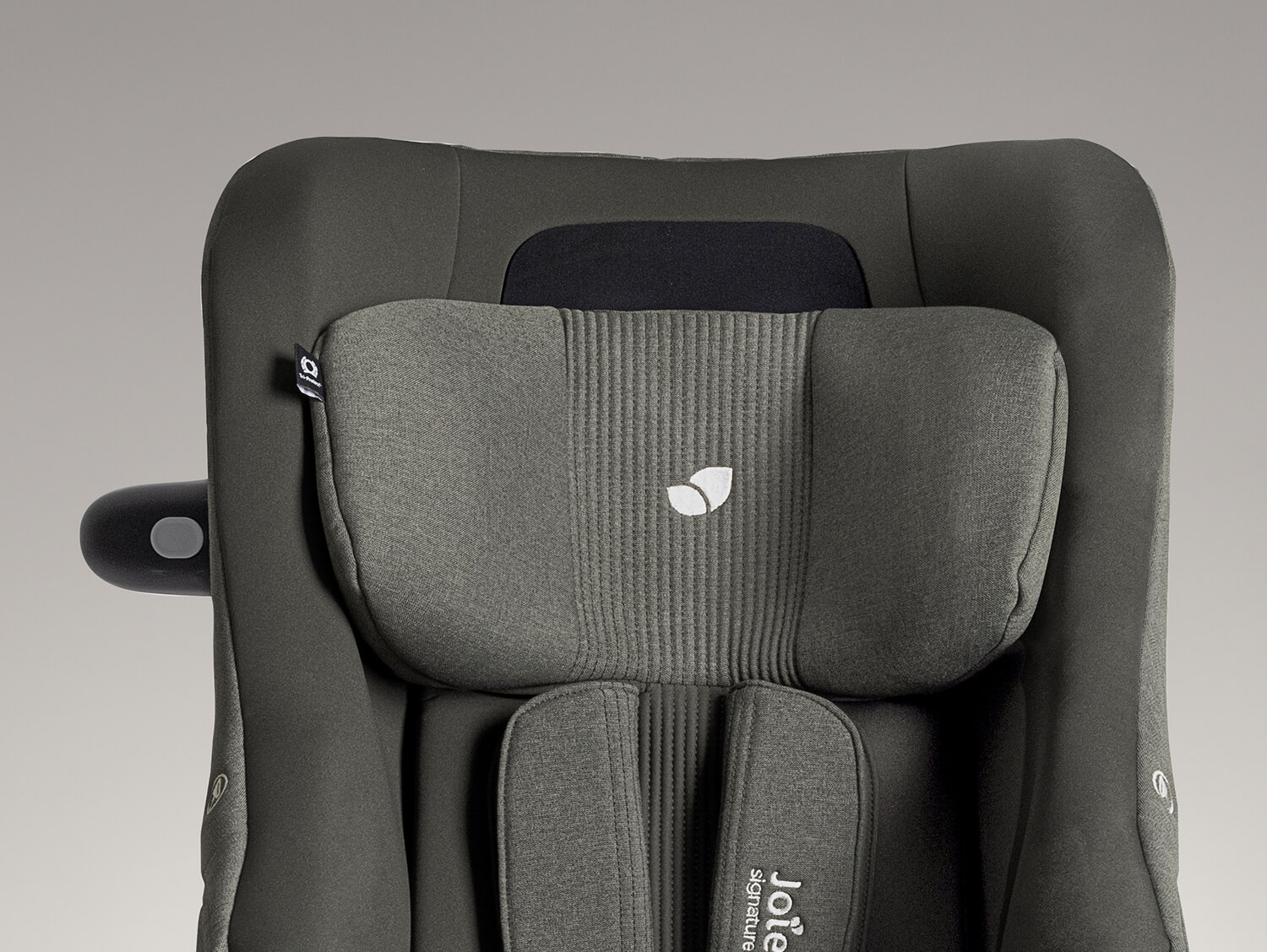Joie Signature i-Harbour E i-Size spinning toddler car seat with headrest lowered and side impact pod.