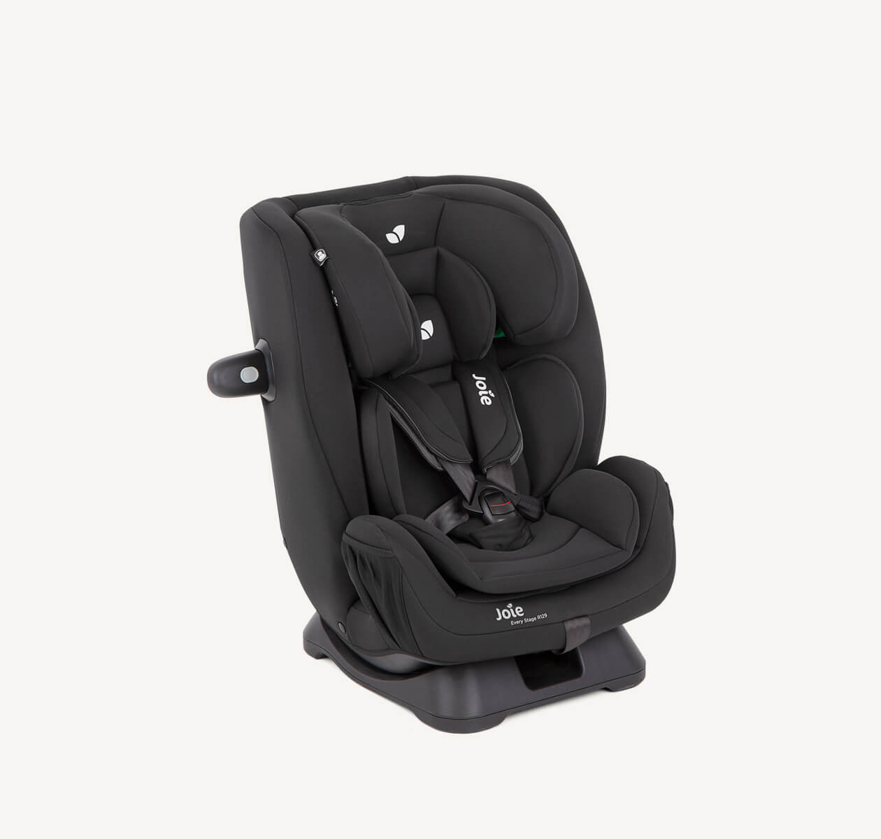 Silla de coche Joie Every Stage R129 negra con arnés de 5 puntos, en un ángulo orientado a la derecha.